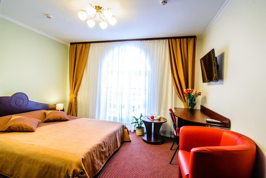 Terminal-A Hotel Ryasne-Ruske Rum bild