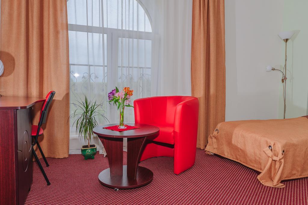 Terminal-A Hotel Ryasne-Ruske Rum bild