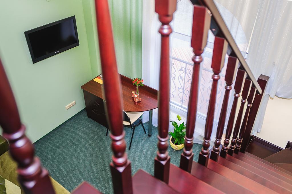 Terminal-A Hotel Ryasne-Ruske Rum bild