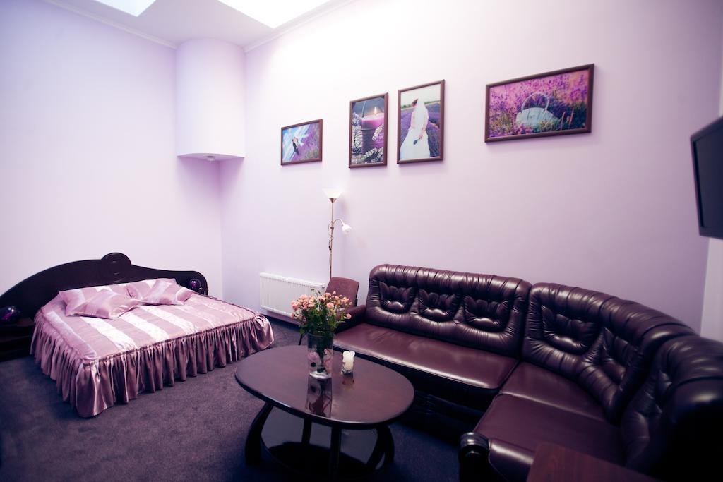 Terminal-A Hotel Ryasne-Ruske Rum bild