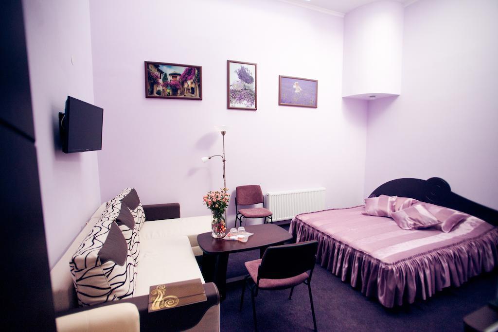 Terminal-A Hotel Ryasne-Ruske Rum bild