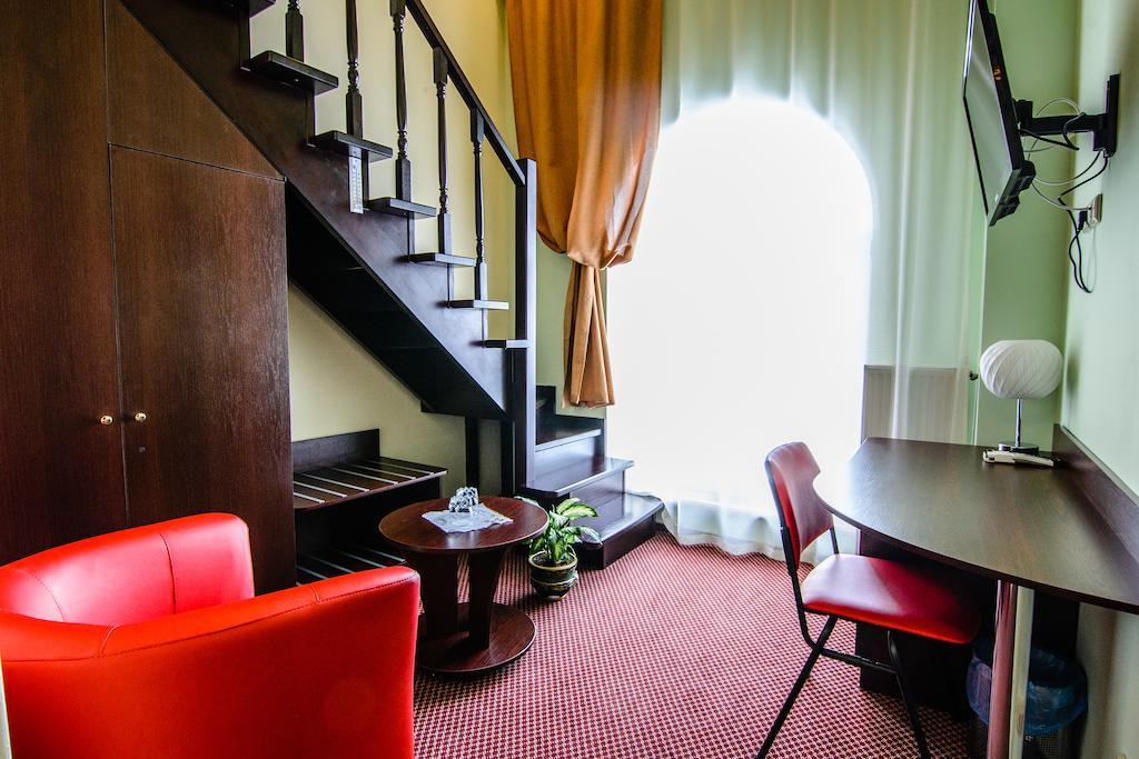 Terminal-A Hotel Ryasne-Ruske Rum bild