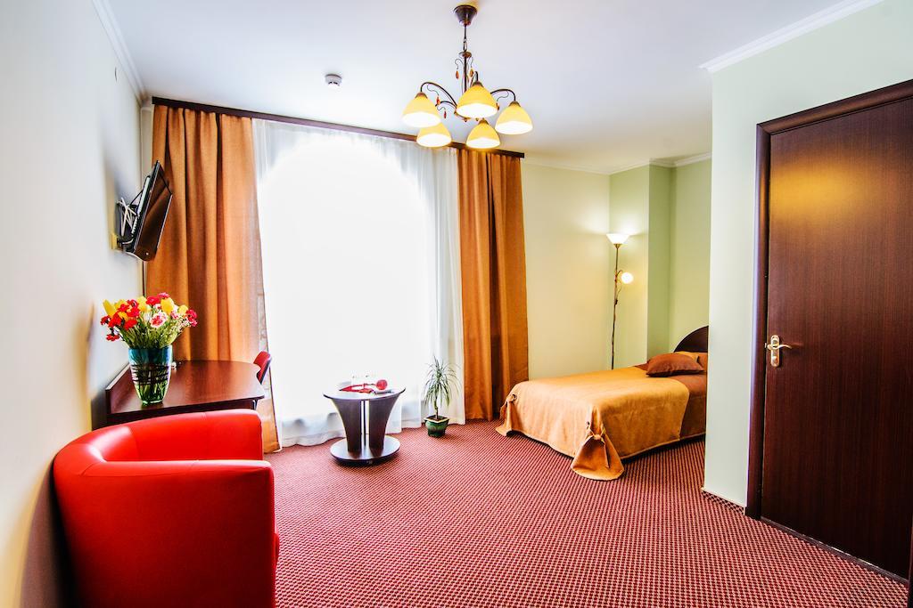 Terminal-A Hotel Ryasne-Ruske Rum bild